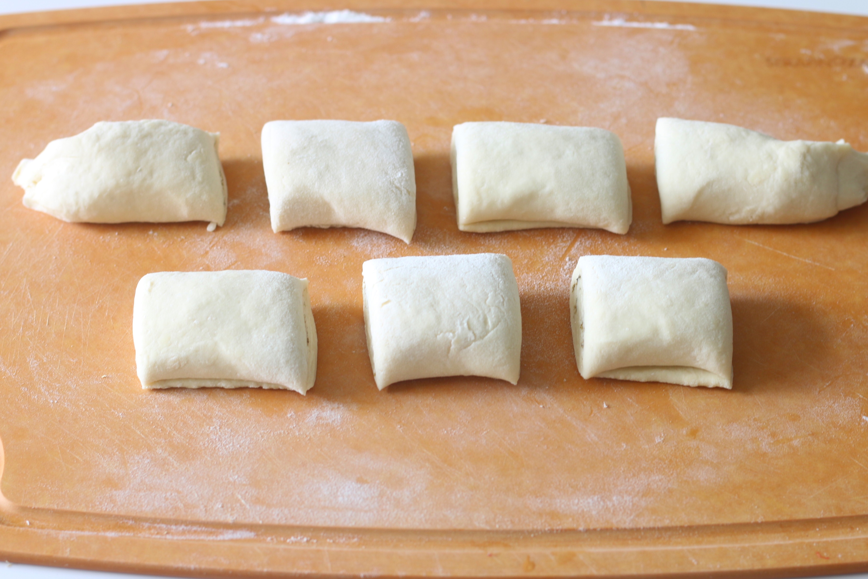 猪肉降到9块，烙几个火烧，卤1锅肉，剁碎一夹，太香了