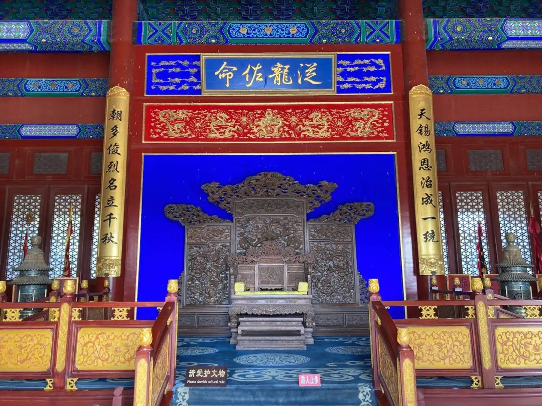 长春—通辽金秋首发团畅玩第二天：逛孝庄园、吃烧麦宴...