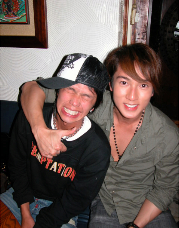 吴尊晒青涩合影悼念黄鸿升，曾合作偶像剧《东方茱丽叶》