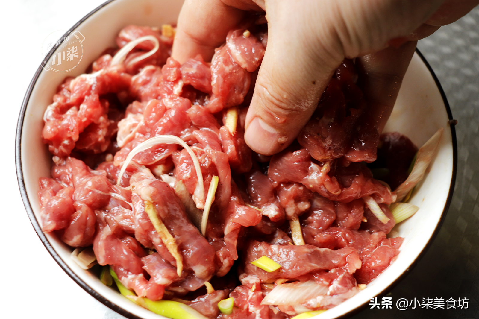牛肉別總煮著吃了，教你小酥肉的做法，外酥里嫩一口一個嘎嘣脆