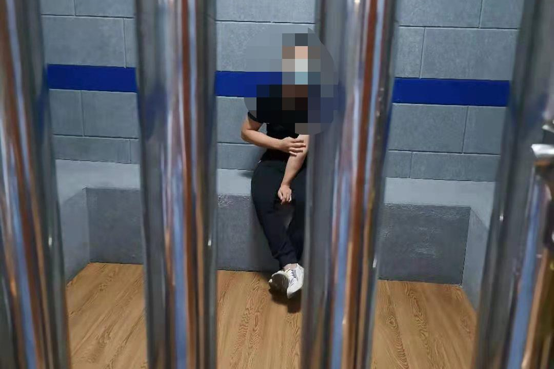凤凰所市局下沉社区民警熊才良成功抓获一名网上逃犯