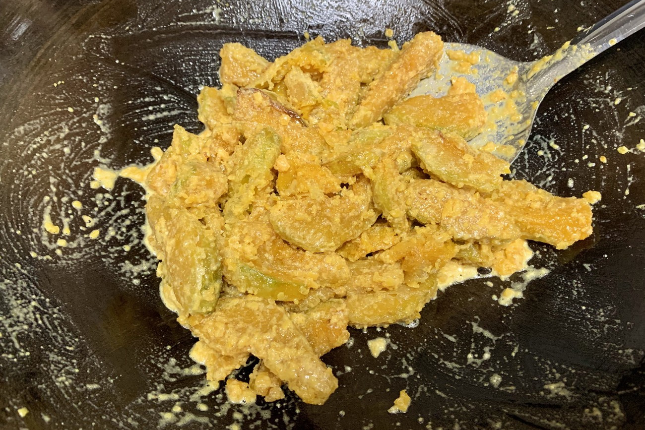 南瓜別只會煮粥喝，教你一個新吃法，軟糯鹹香，簡單營養又健康