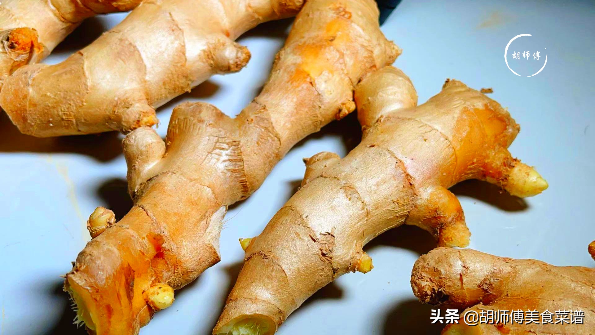才知道，保存生姜放冰箱就錯(cuò)了！教您一招，放一年都不發(fā)芽不腐爛