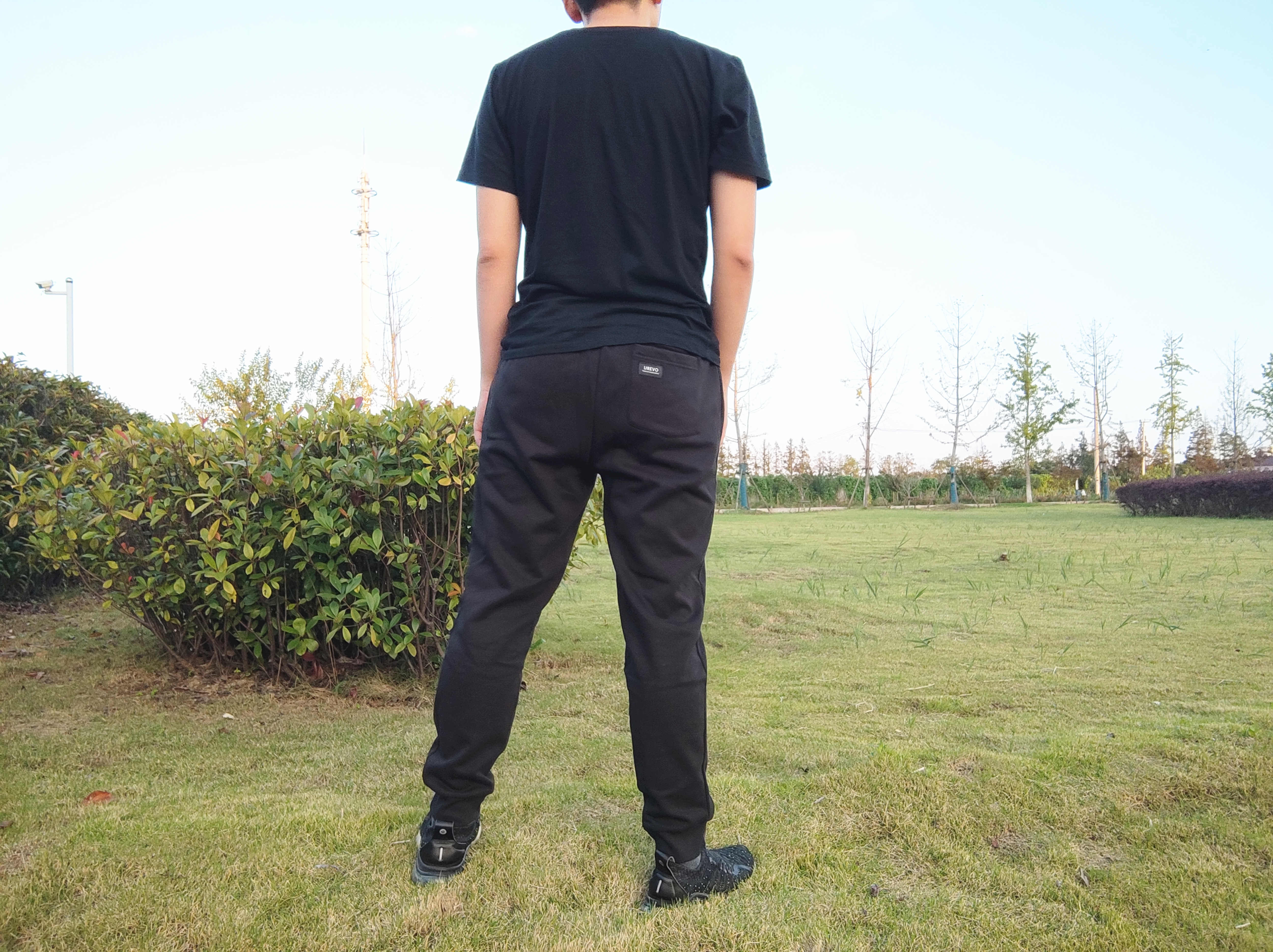 弹力舒适，轻盈舒爽，这款卫裤健身逛街都能轻松驾驭