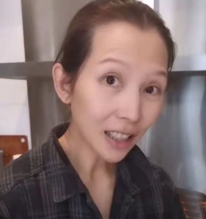 蔡少芬產後像“隔輩人”，趙麗穎產后腰疼，原來明星媽媽一樣有苦