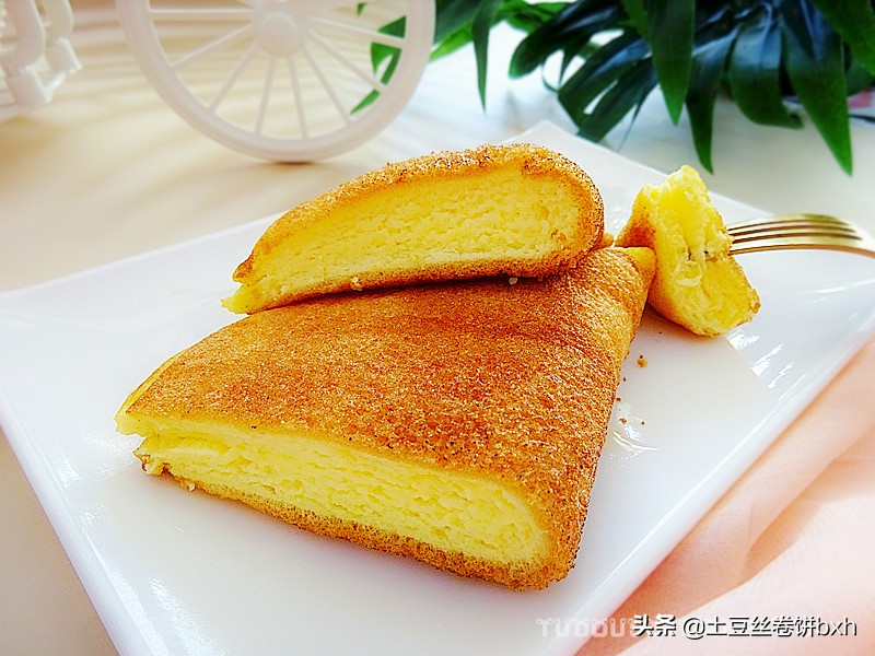 平底鍋就能完成的、入口即化的舒芙蕾式蛋糕，簡單好做，太好吃