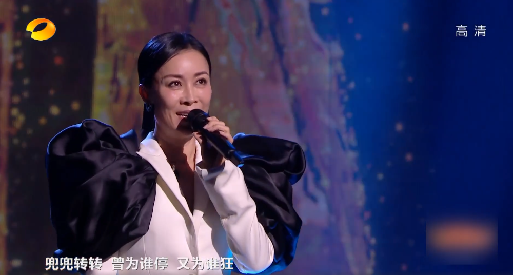 湖南春晚主持百态：吴昕浮夸，沈梦辰造型抢镜