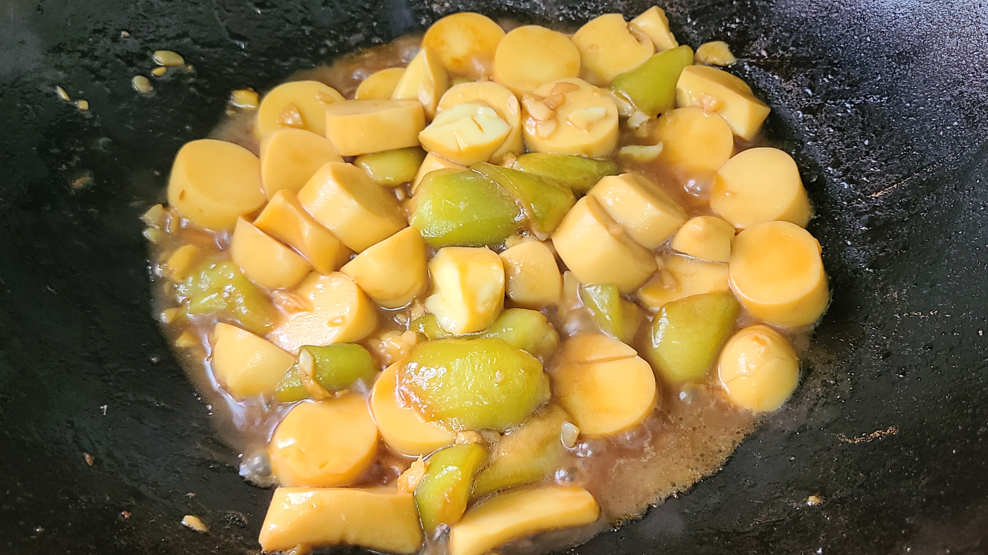 丝瓜豆腐的做法，天热我家经常吃的一道家常菜，简单美味