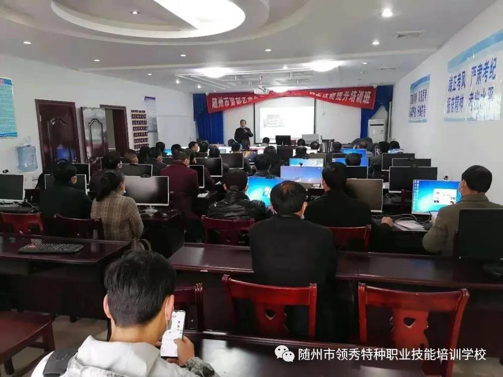 ÷�����Կຮ�� һ��������������ְҵ������ѵѧУ��չ��ʵ