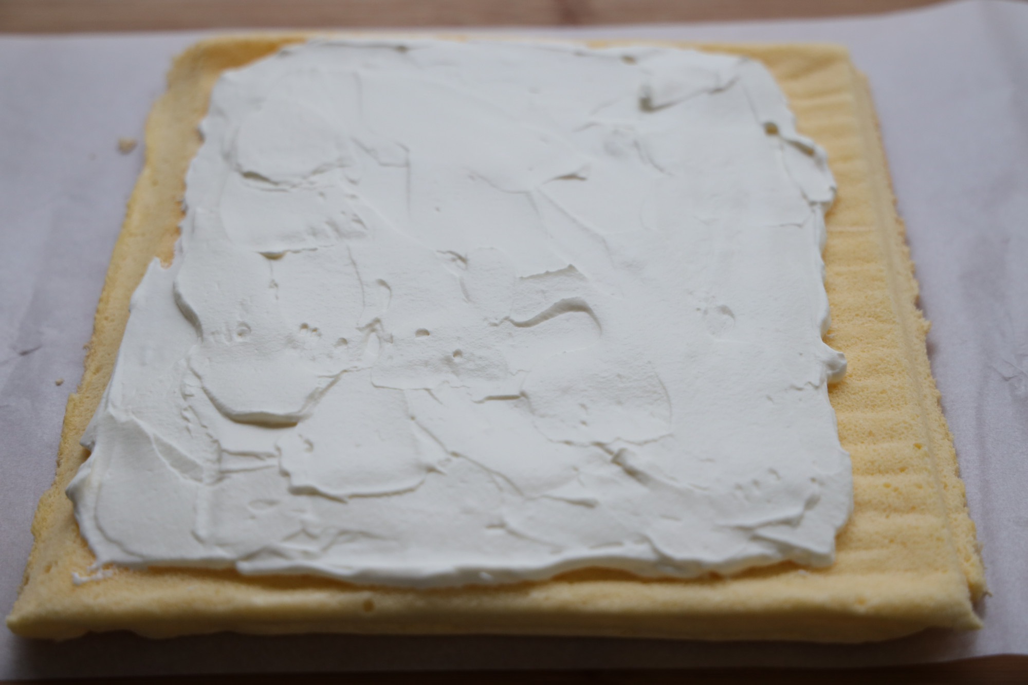 完美的蛋糕卷做法，綿軟細膩不開裂，比甜品店的更加美味又健康