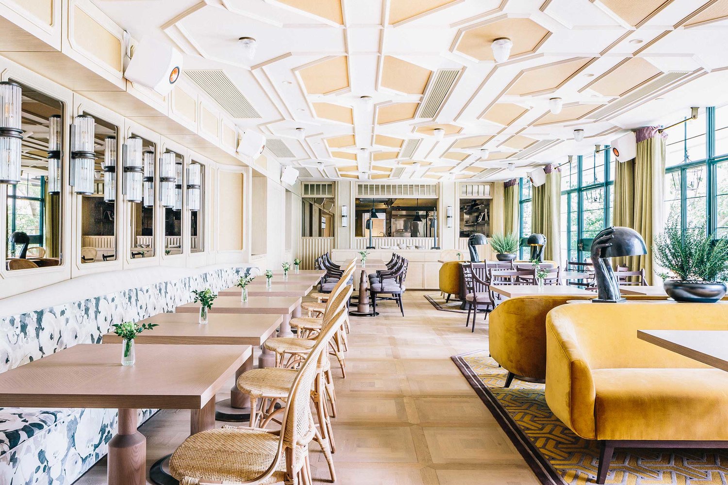 合肥主题餐厅装修 清新自然的风格 带你走进东南亚的丛林