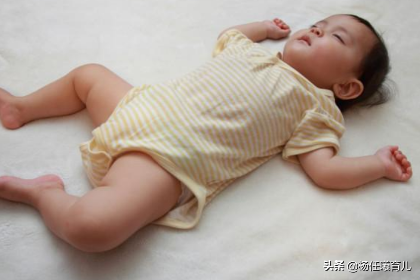 “怕疼新生儿”走红，脐带还没剪就想逃跑，医生：发育真好