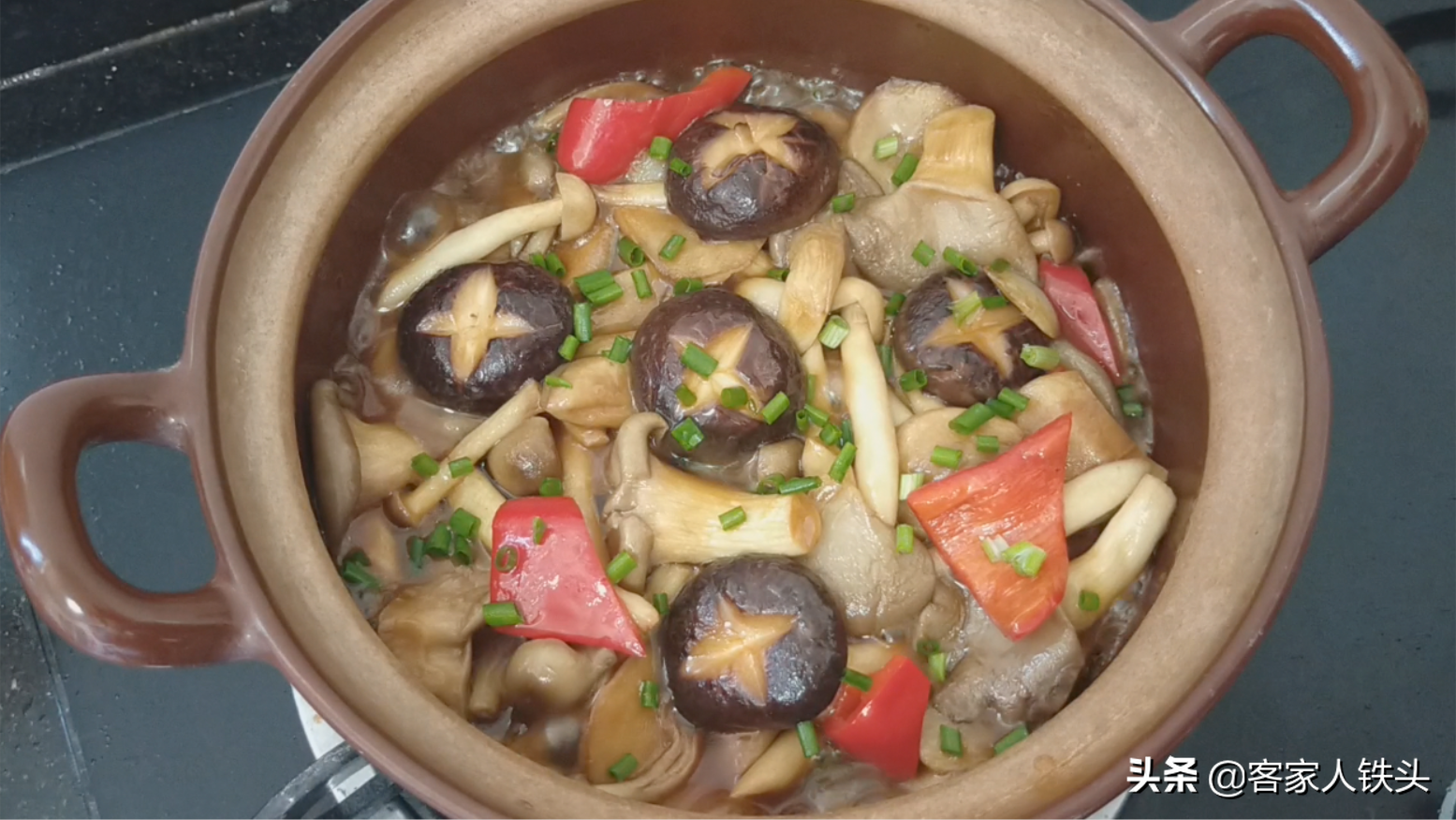 一鍋適合天冷吃的素菜煲，做法簡單，鮮滑爽口味道好跟吃肉一樣香