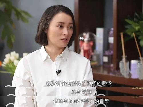 陳建斌對蔣勤勤的愛，始終藏著對另一個人的愧疚，49歲她還未結(jié)婚