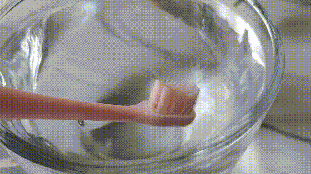 让你的孩子爱上刷牙，Combo咸蛋超人儿童电动牙刷使用评测