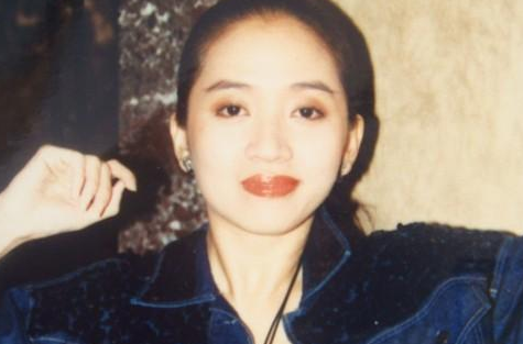 1992年，梅艳芳拒绝给黑老大唱歌被扇耳光，随后打人者当晚被砍