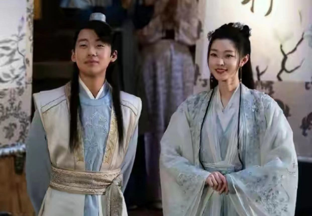 郭麒麟开400万超级跑车，五环路上被偶遇，网友