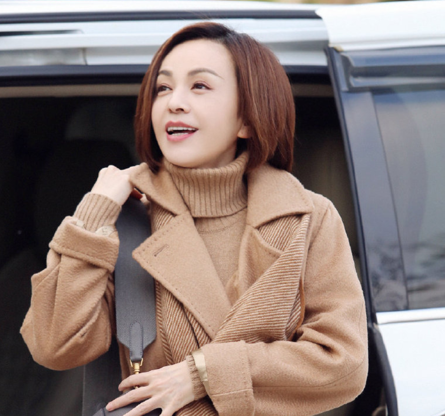 又一恋爱综艺官宣，五位大龄女演员征婚，光看