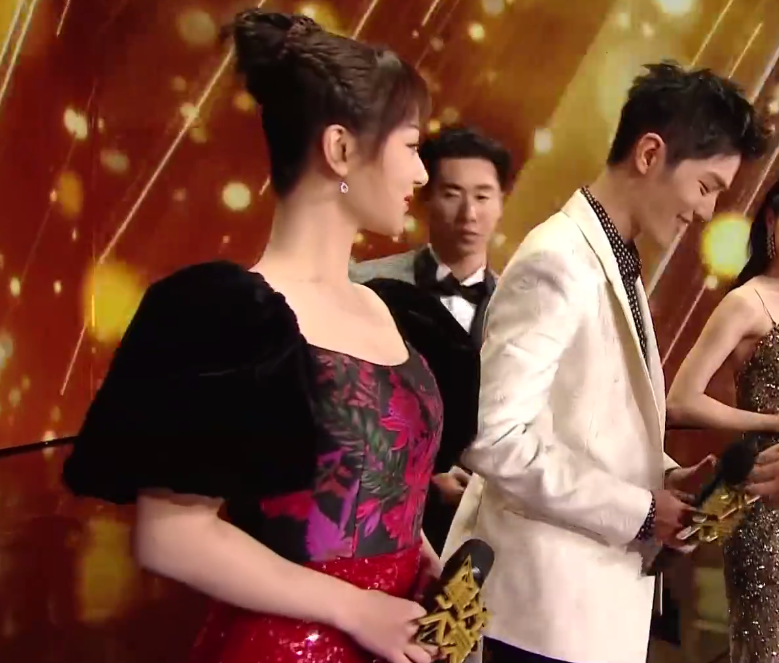 有人暗暗发糖，有人尴尬互动，星光大赏内场真