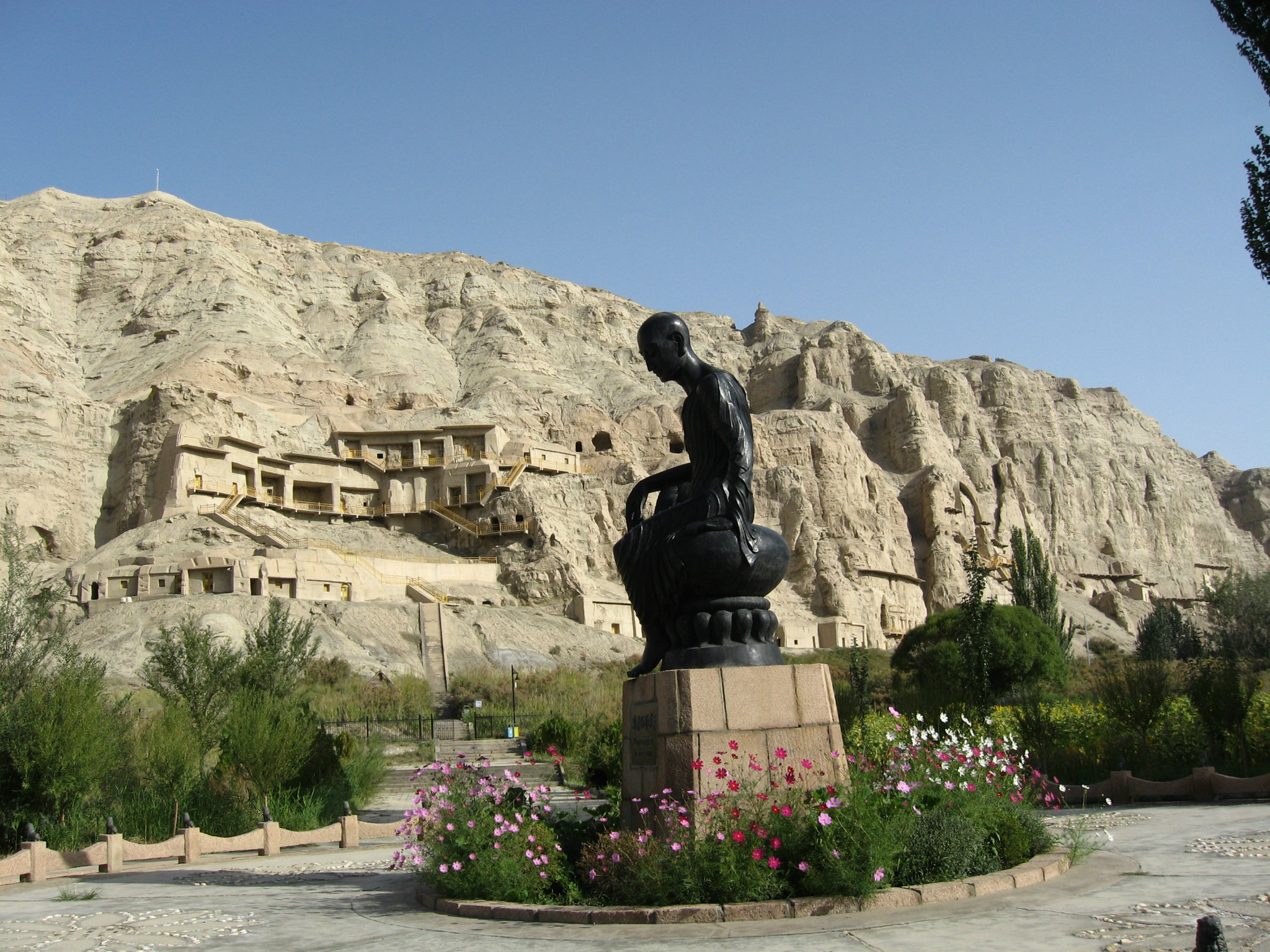 从北疆到南疆，这条自驾线路既能让你看尽风景又能领略风情