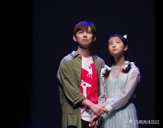 14岁星二代遭热议，露腰还染发，网友：别人家孩