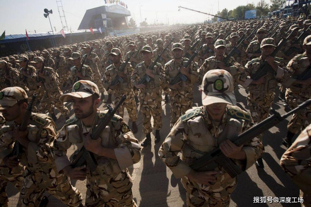 以色列轰炸专打痛处，伊朗真顶不住了：10万大军被迫从叙利亚撤退