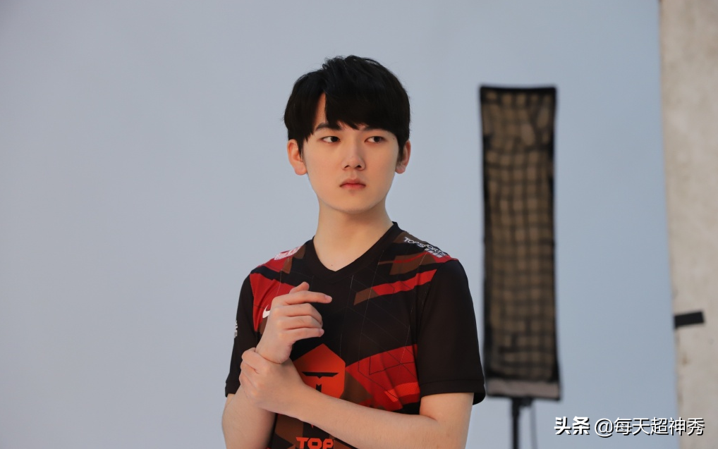 Prepare for war spring contest, jackeylove carries the fraction on Zhuo, ming Kai is innocent lie be defeated