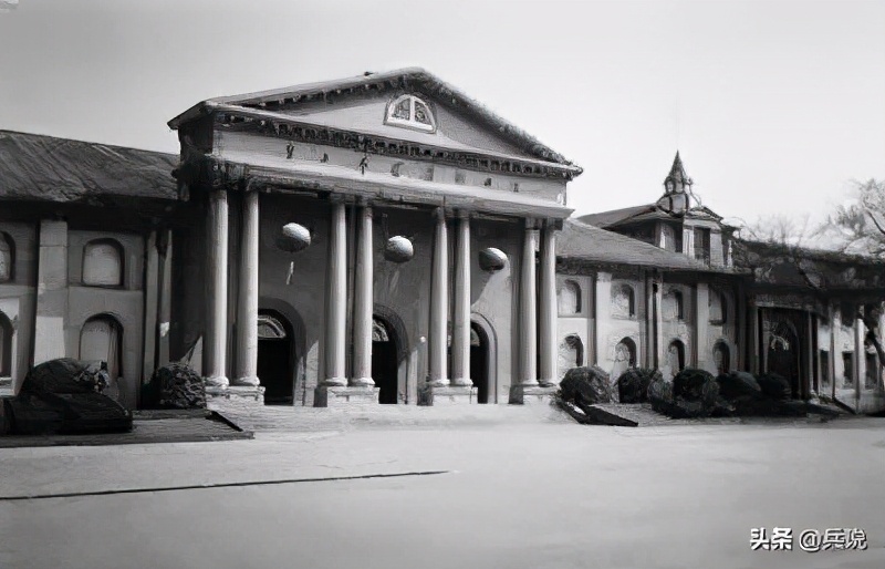 刘伯承办校，会上点名10个将领，希望来学习，其