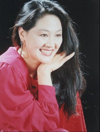 著名女演员因拍戏导致儿子天生残疾，一米八身高智商只有4至6岁