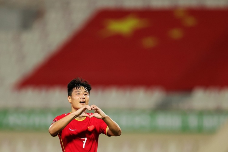 中国队3-2越南，武磊独造3球背后：妻子生日，飞吻庆祝献爱妻
