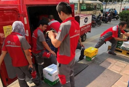 刘强东曾承诺：京东001号快递员5年买房，如今怎么样了？