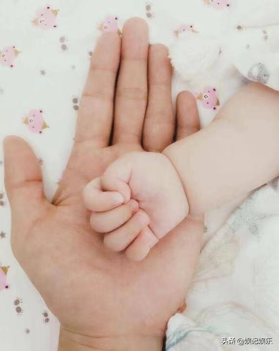 谢娜晒照过节，餐桌透露在上海家中？张杰发文暗戳戳撒糖超甜