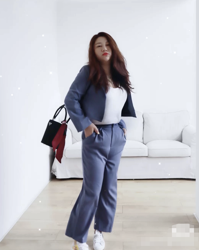 杨天真这是要自己出道吗，一身女老板看着好勒