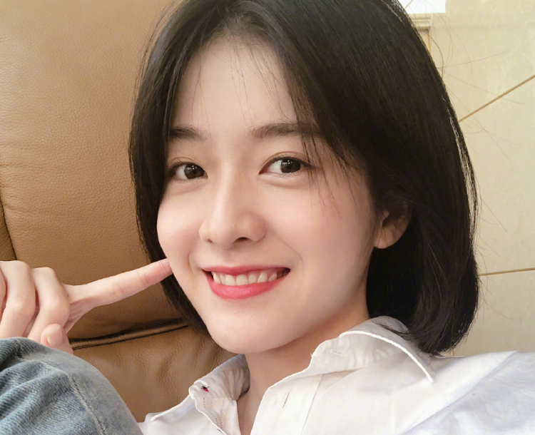 张雪迎鞠婧祎同天生日，我却关注送祝福的明星