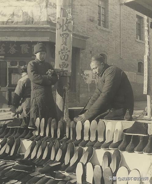 老照片:90年前的北京摆摊文化，街头卖各种东西