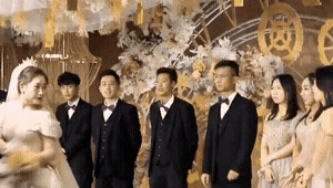 搞笑动图:这妹子实在太有趣了图片