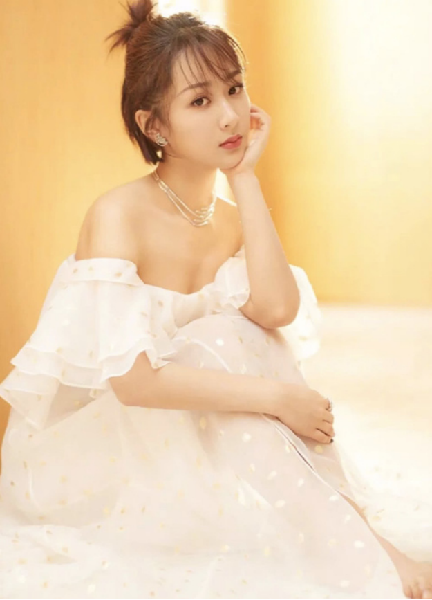 阴阳剧本？杨紫发文正面回应传闻，场景和赵丽颖的遭遇似曾相识