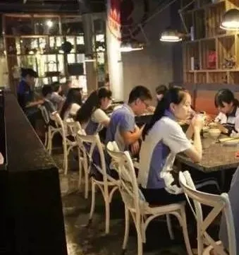 如何用品牌营销,讲一个价值过亿的连锁故事?