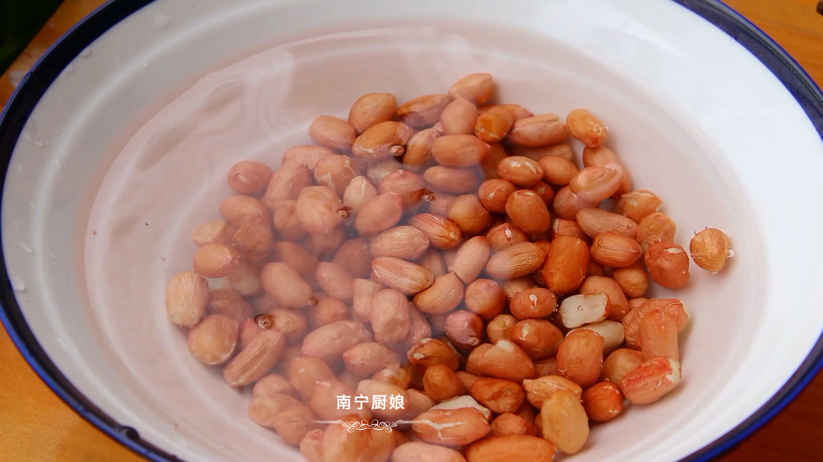 雞爪這做法太好吃了，軟糯入味，入口脫骨，難怪廣東人早茶必吃它