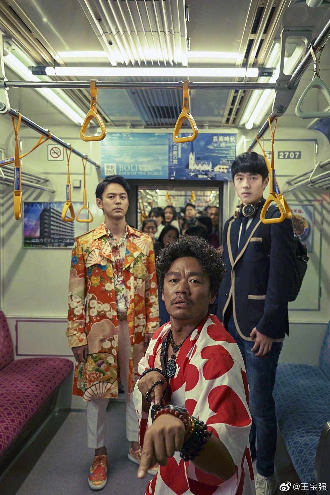 王宝强10岁儿子变化大，曝近照身高瞩目，白到晃