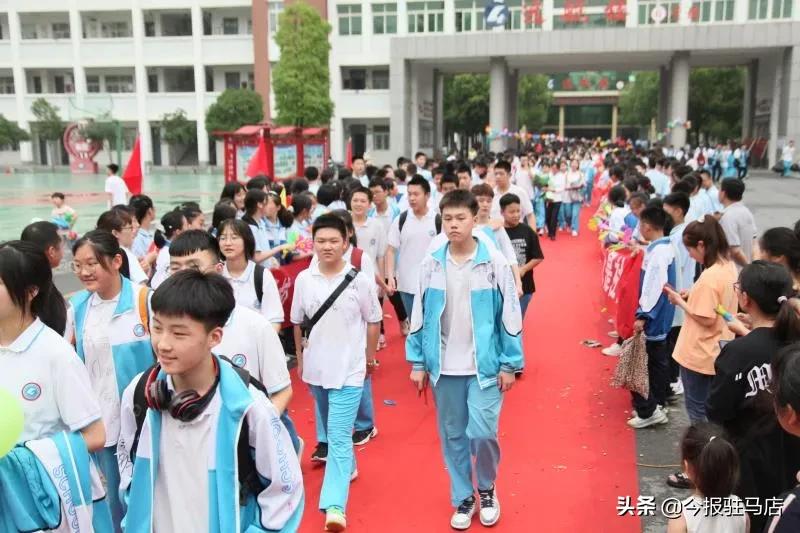 駐馬店市第四初級中學(xué)隆重舉行2021屆畢業(yè)典禮(圖2) 駐馬店市第四初級中學(xué)隆重舉行2021屆畢業(yè)典禮(圖2)