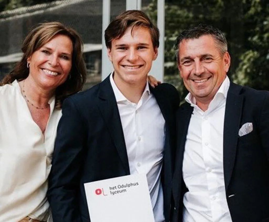 从贝佐斯上天看“顶级富豪鄙视链”