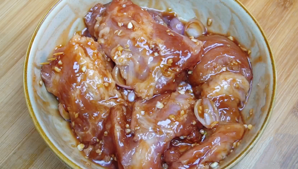 秘制蛋黄叉烧肉，想吃不用买，一口电饭锅就搞定，简单营养又美味