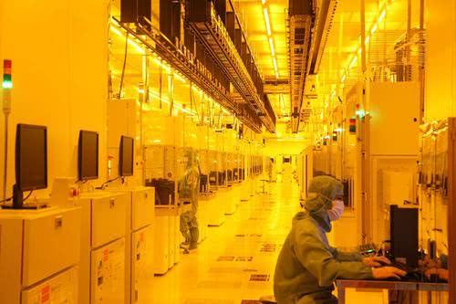 华为芯片遭美国打压后，国家不再忍让，阔绰注