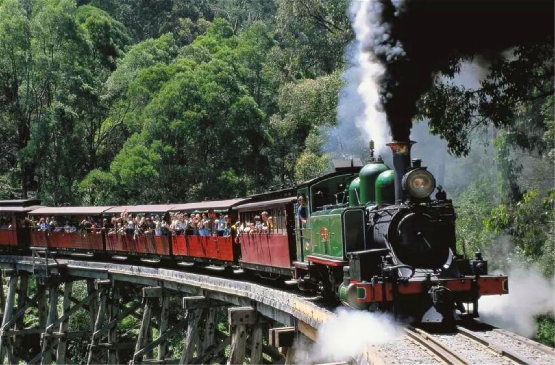 中国唯一还在用的清朝钢轨，至今不生锈，专家