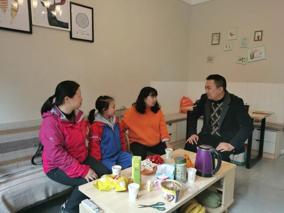 春日融融家访日 真情传递暖人心——双流区金桥小学入户家访活动