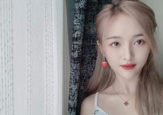 ​女星实体刊销量排名，吴宣仪断层第一，迪丽