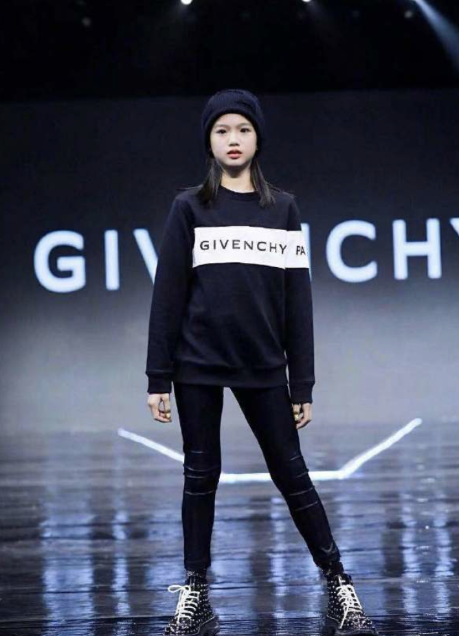 10位星二代小公主走秀，個個都是精緻萌娃，顏值氣場比父母還能打