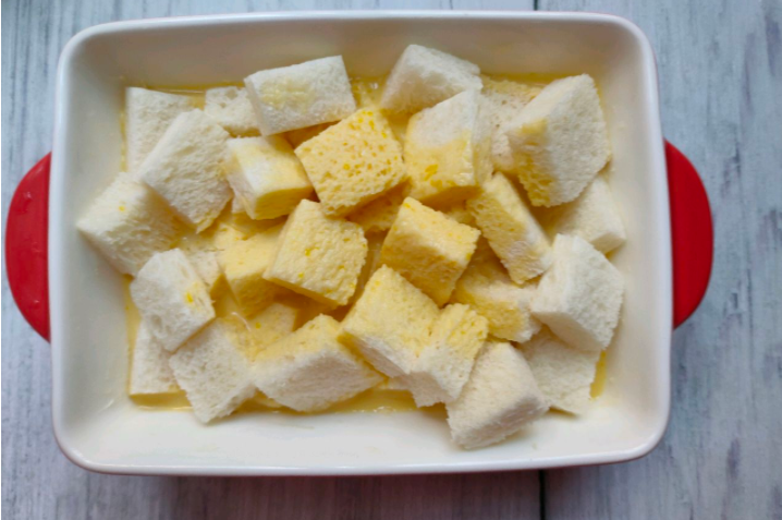 剩下的吐司不知道怎么吃？学会这个烤吐司布丁，酸甜好吃