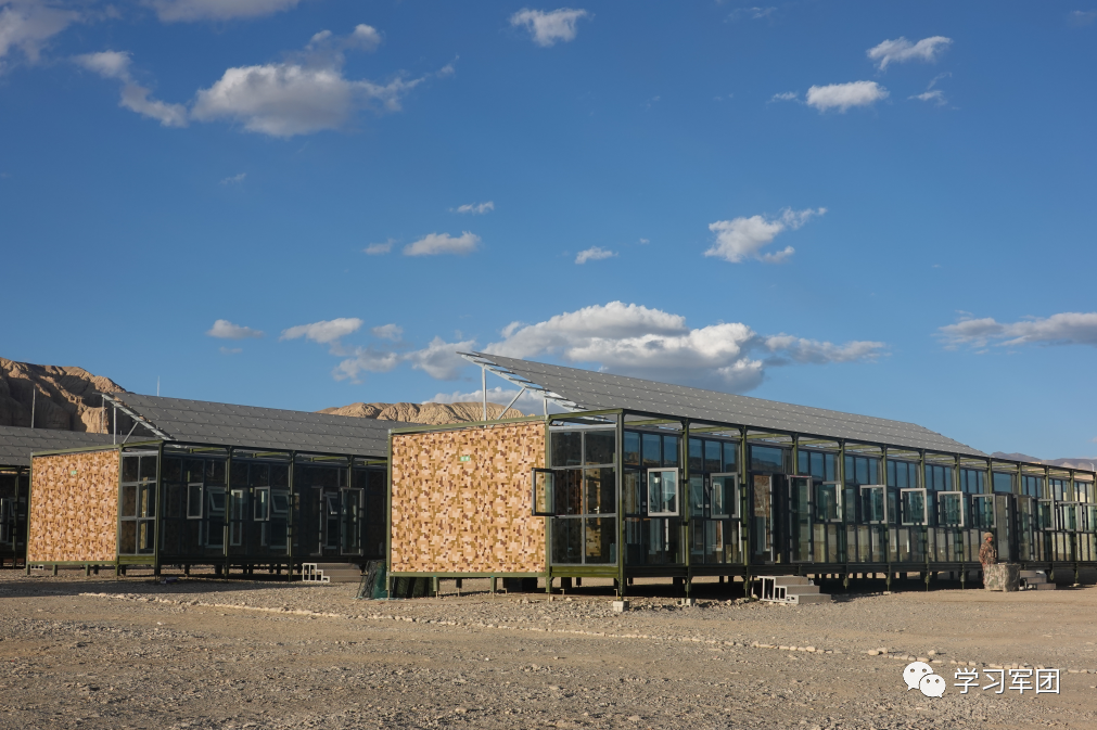 ӡ���߾�����Ӫ�ػ����ع⣬�������ž��ĶԱ����¡�